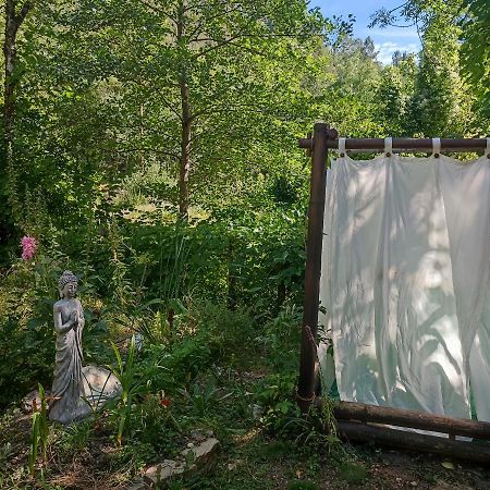 Tente Dans Gazebo Thai Dans Jardin En Bord De Riviere Saint-André-de-Valborgne 外观 照片