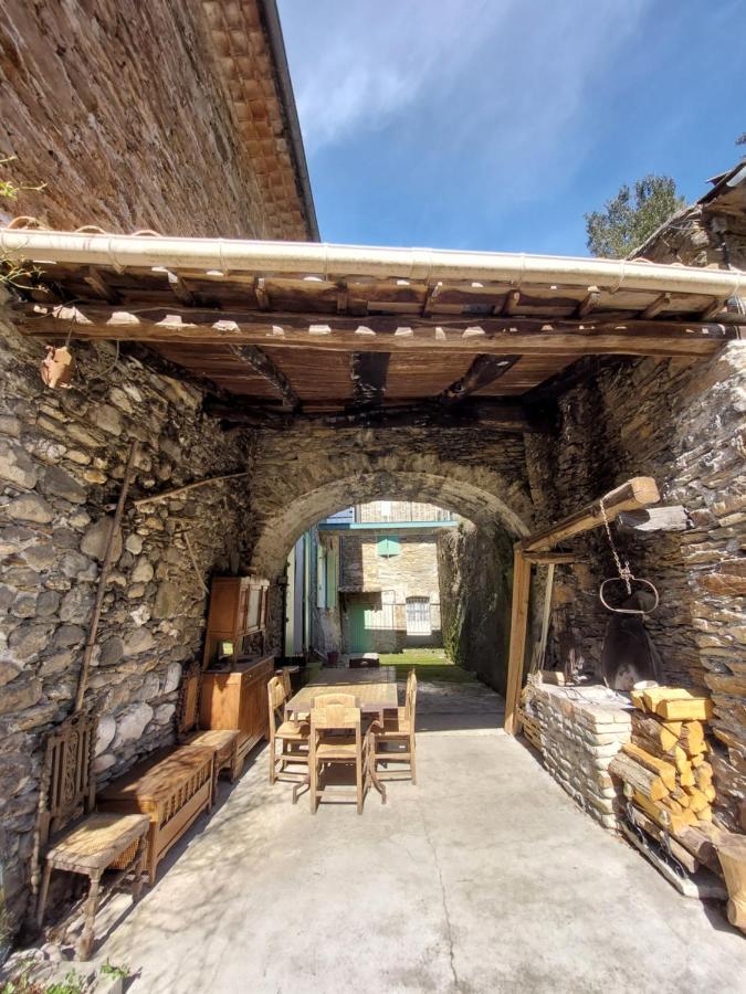 Tente Dans Gazebo Thai Dans Jardin En Bord De Riviere Saint-André-de-Valborgne 外观 照片